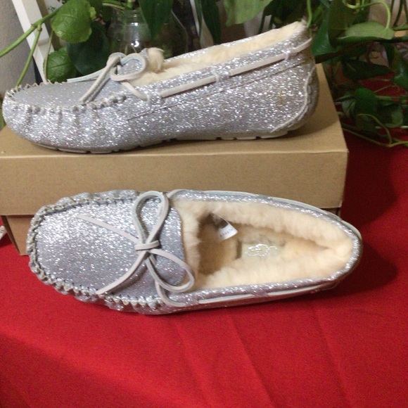 UGGs, women, glitter slip on shoe. - Picture 3 of 10
